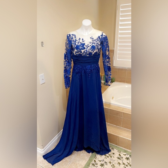 Beautiful Formal Wedding Dress - Picture 4 of 4